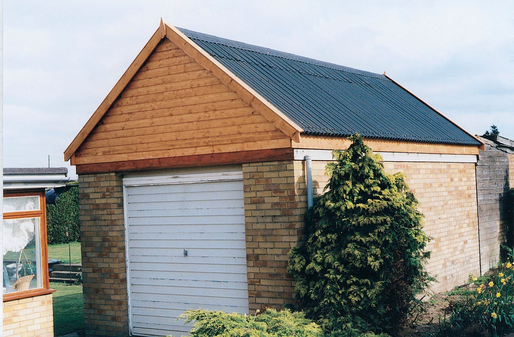 What Thickness of Bitumen Roofing Sheets Should You Choose?